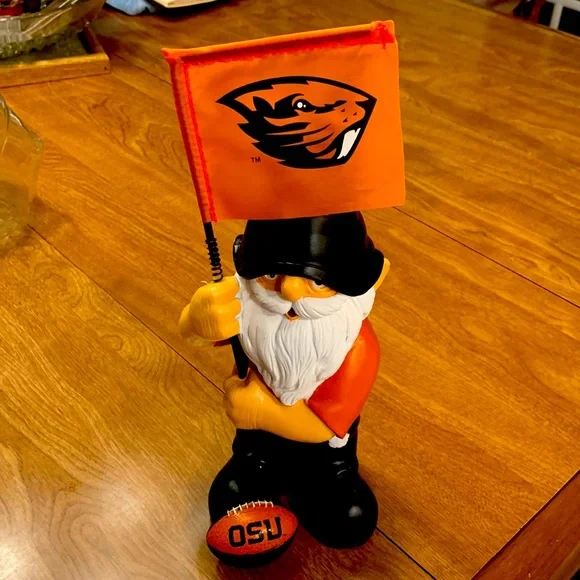 Oregon State University Garden Gnome with Beaver Flag - Picture 1 of 2